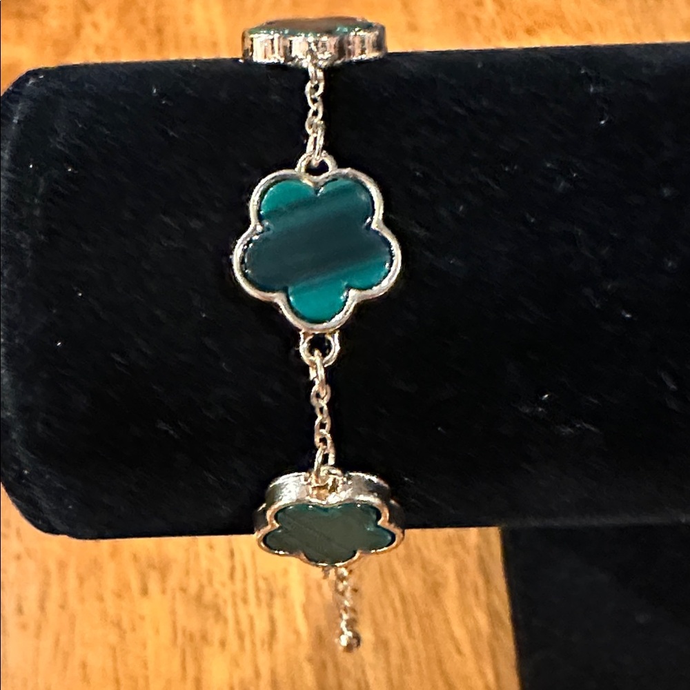 Green Enamel Clover Bracelet with Goldtone hardware.